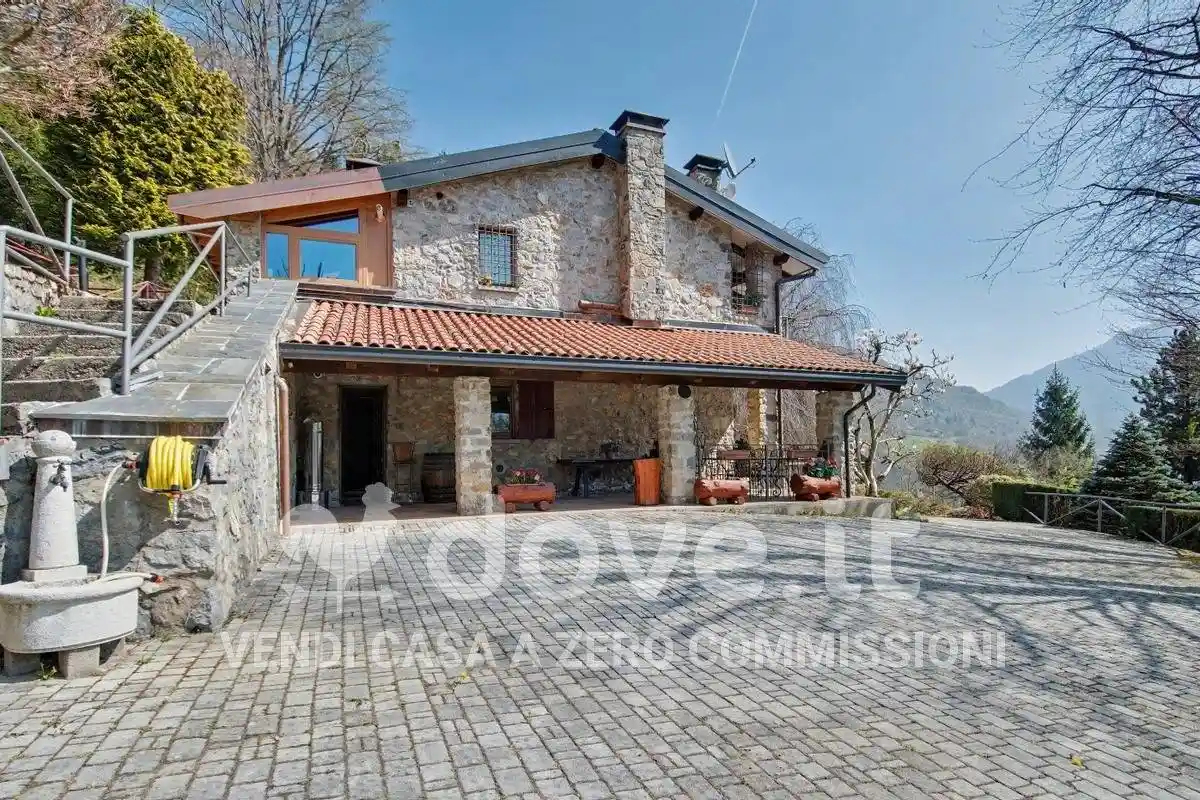 Villa in vendita a Dossena