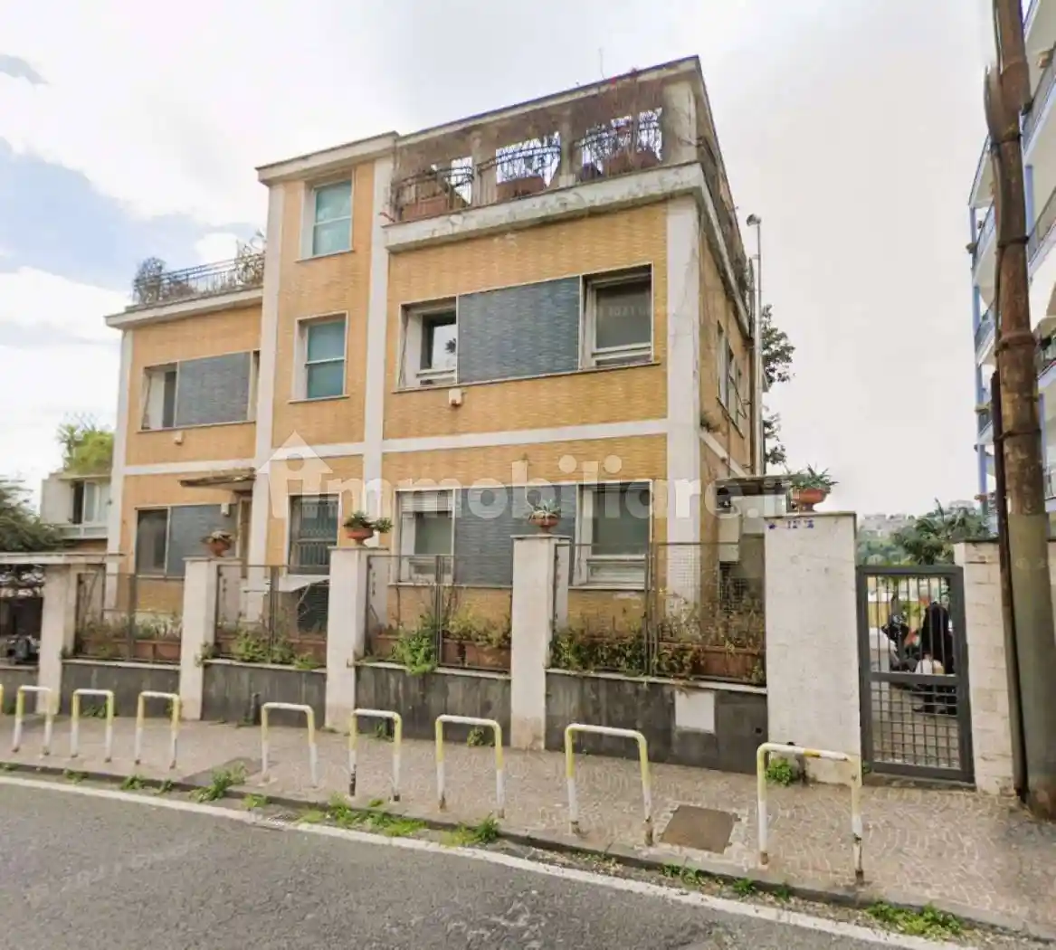 Palazzo - Edificio in vendita a Napoli