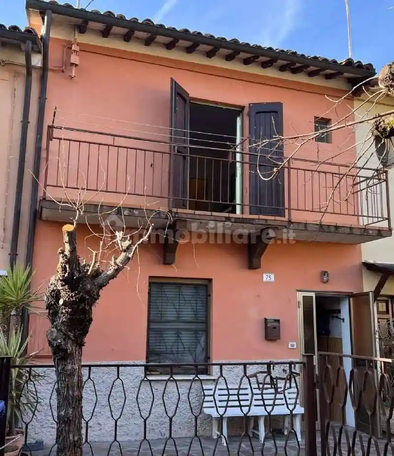 Casa indipendente in vendita a Imola