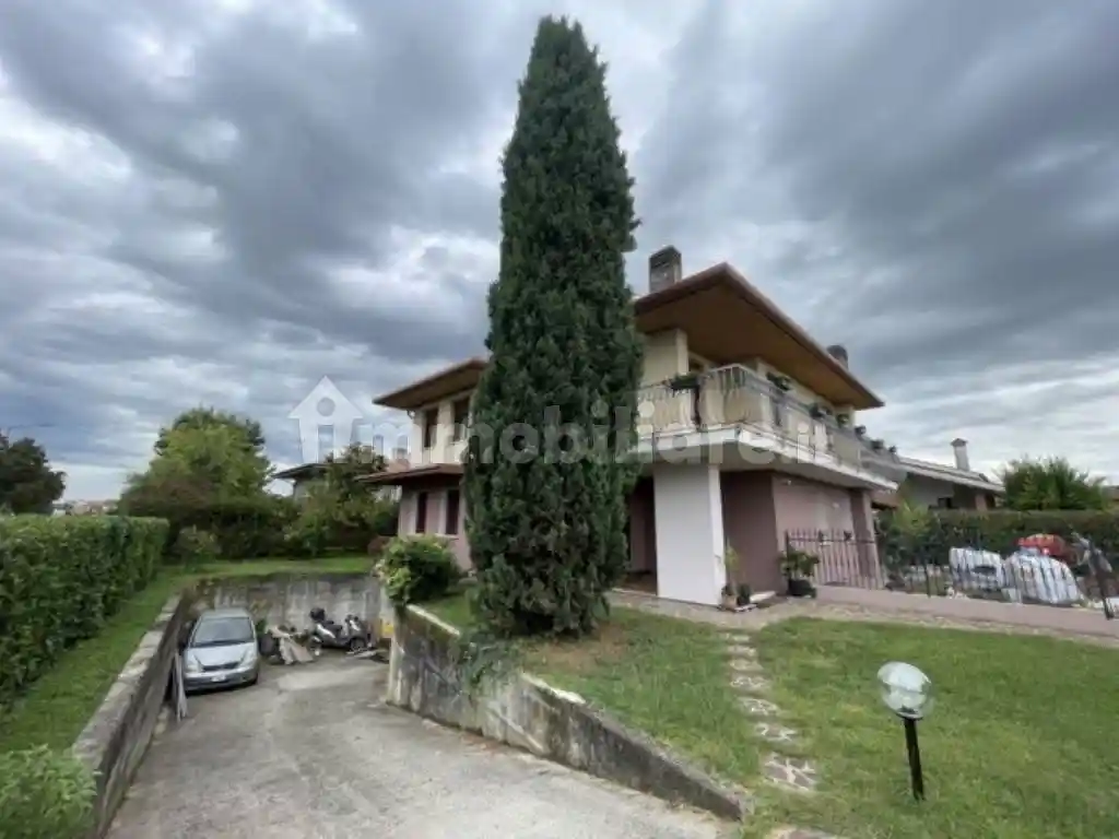 Appartamento in vendita a Paese