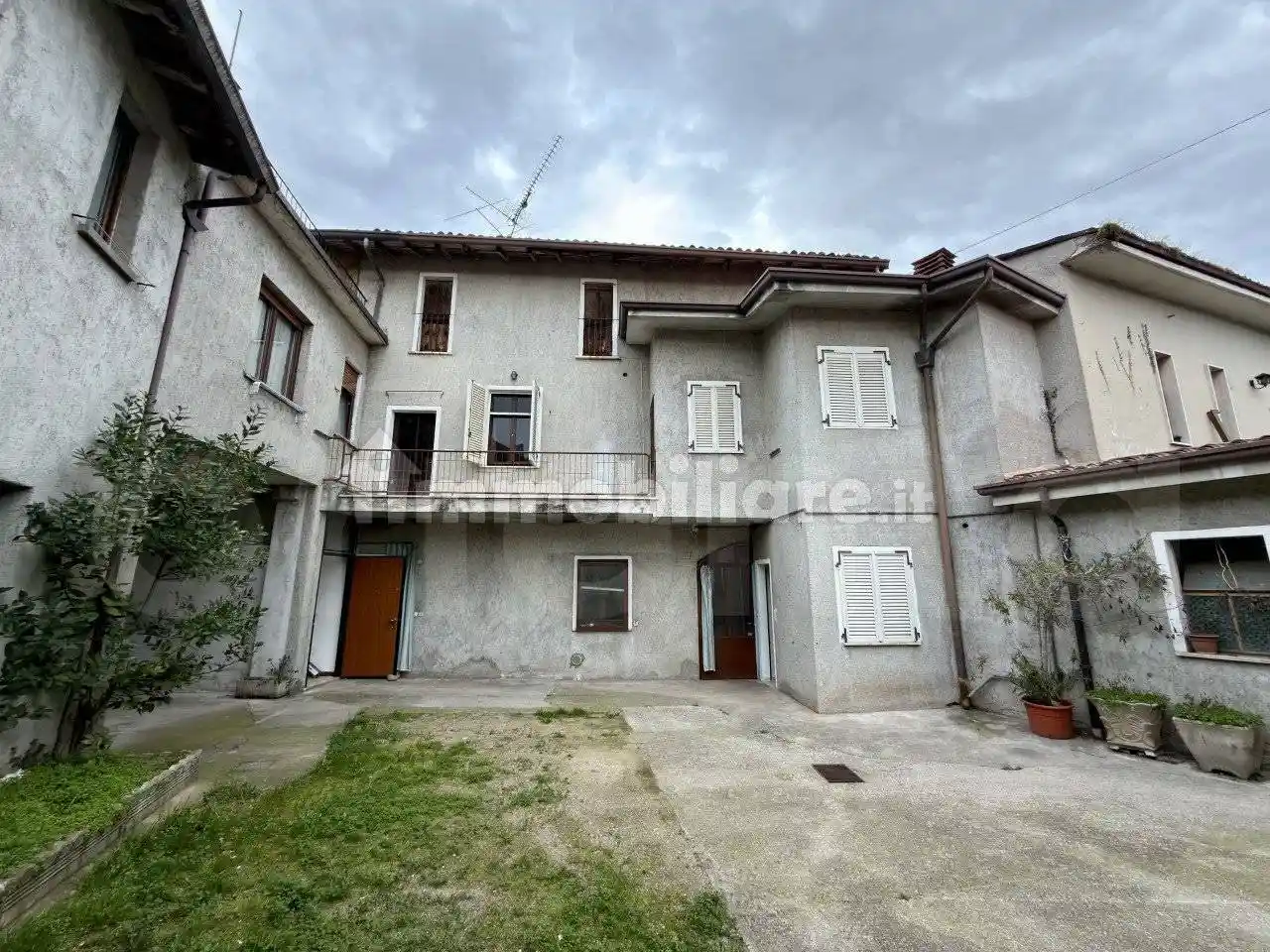 Casa indipendente in vendita a Lonato del Garda