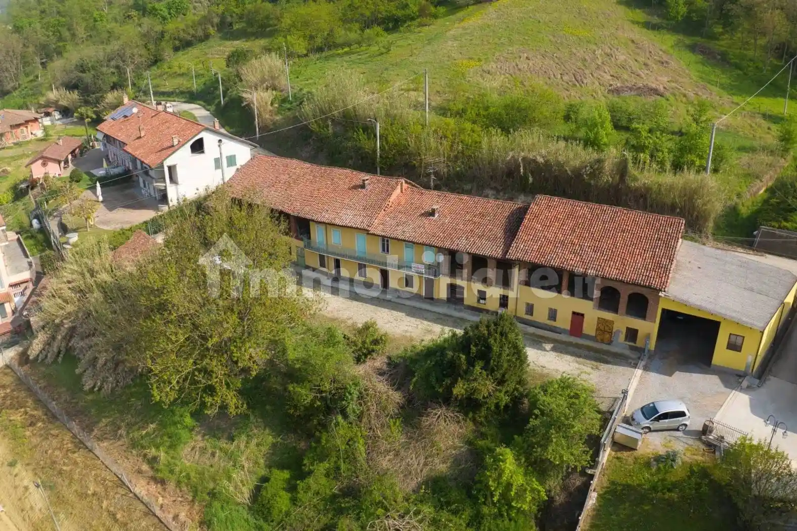 Rustico - Casale in vendita a Monticello d'Alba