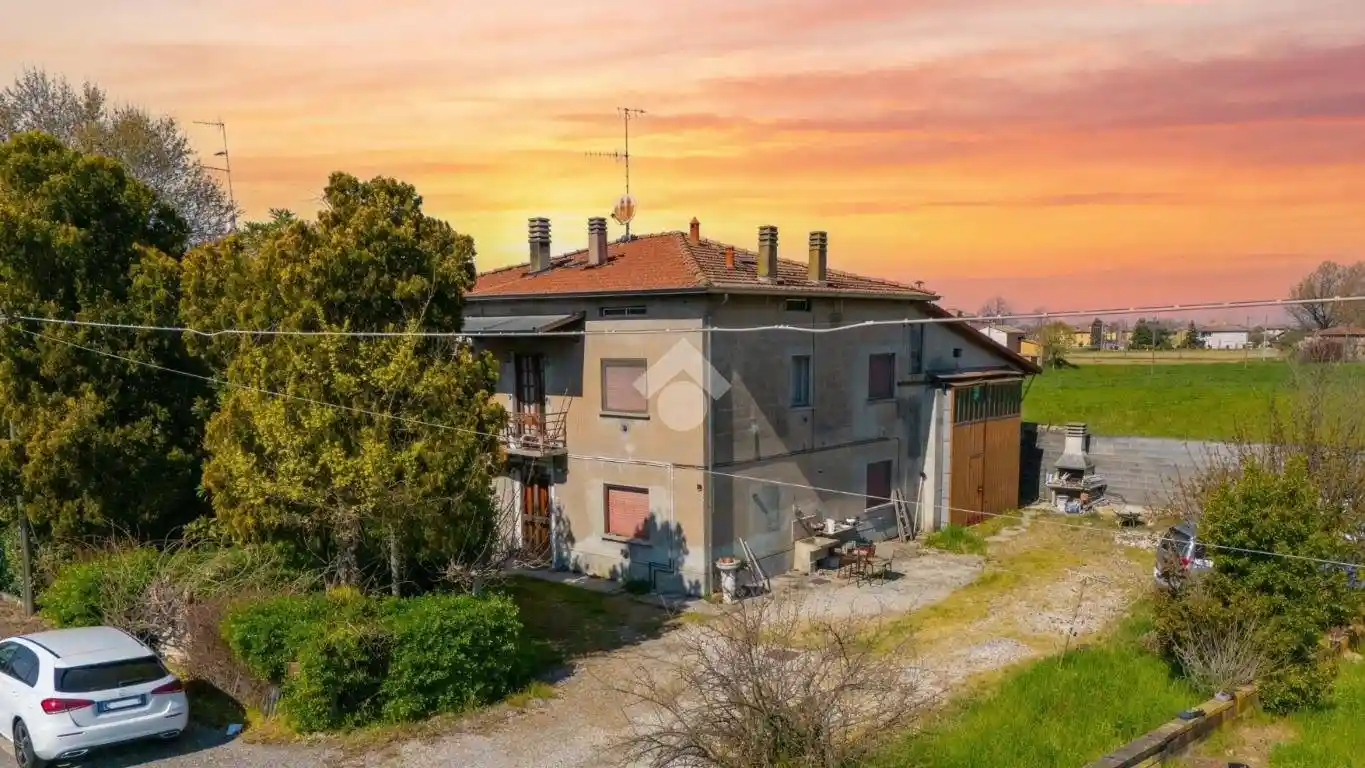 Rustico - Casale in vendita a Castelnovo di Sotto