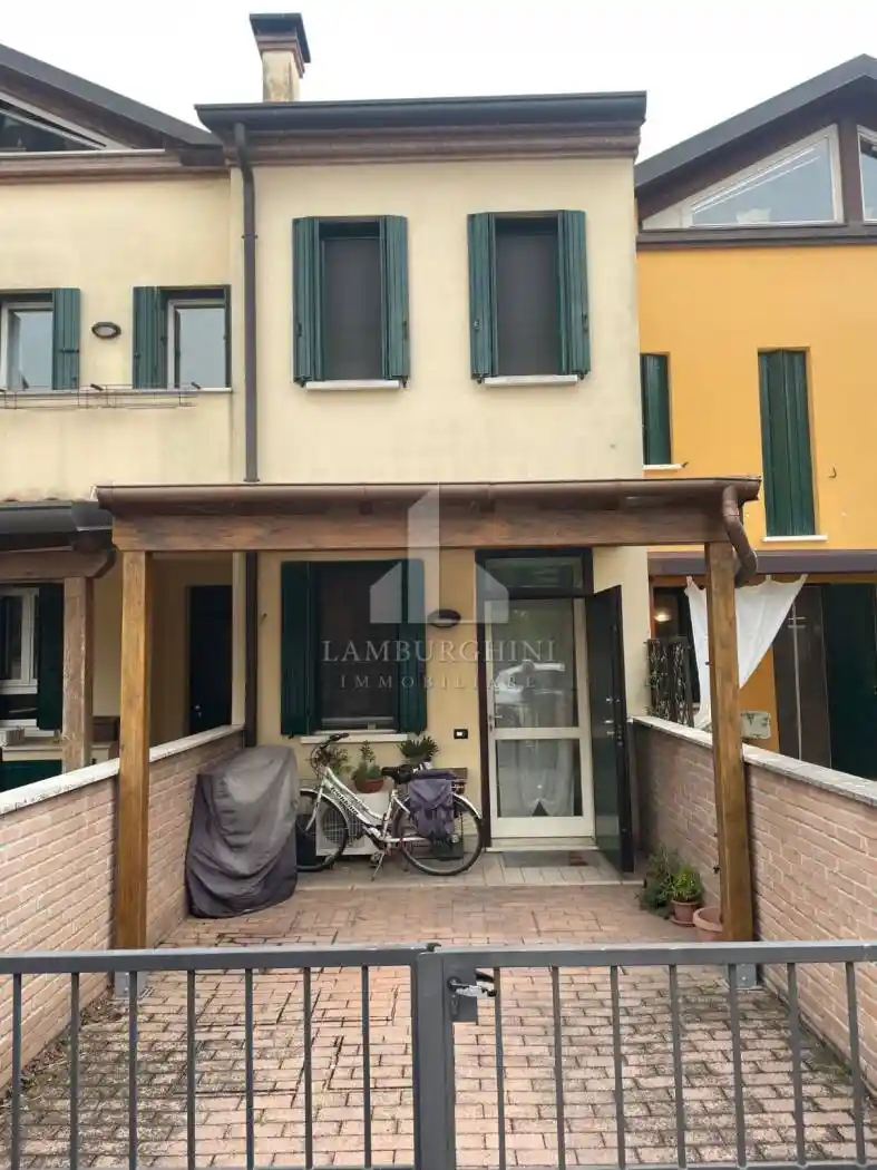 Casa indipendente in affitto a Ferrara