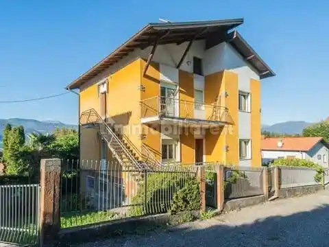 Villa in vendita a Castelveccana