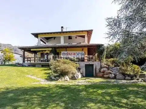 Villa in vendita a Castelveccana