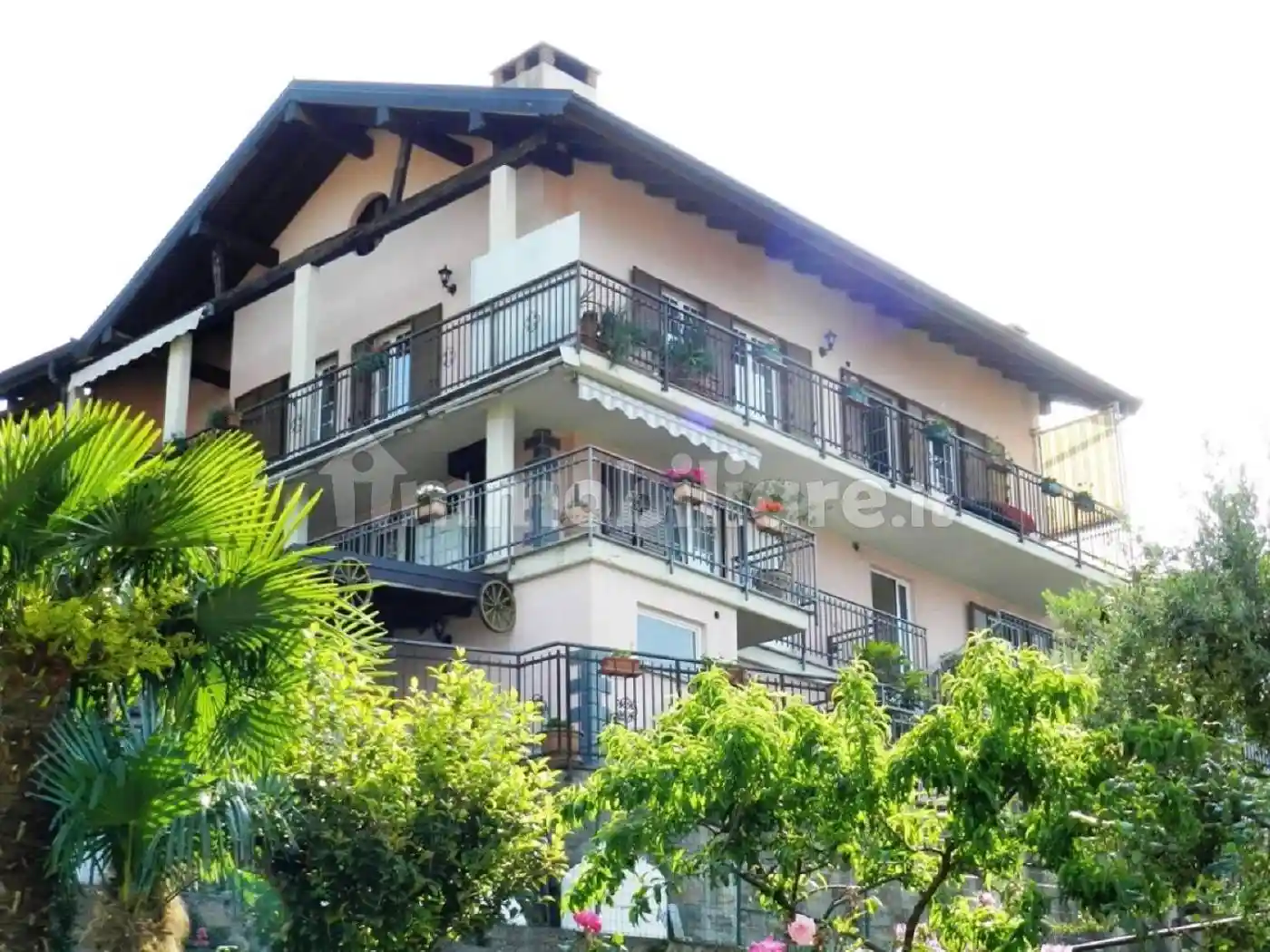 Villa in vendita a Maccagno con Pino e Veddasca