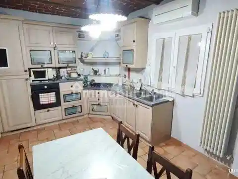 Casa indipendente in vendita a Prato