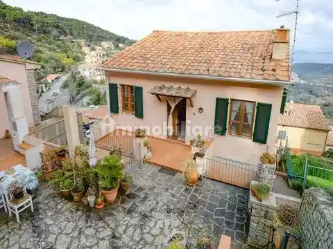 Appartamento in vendita a Marciana