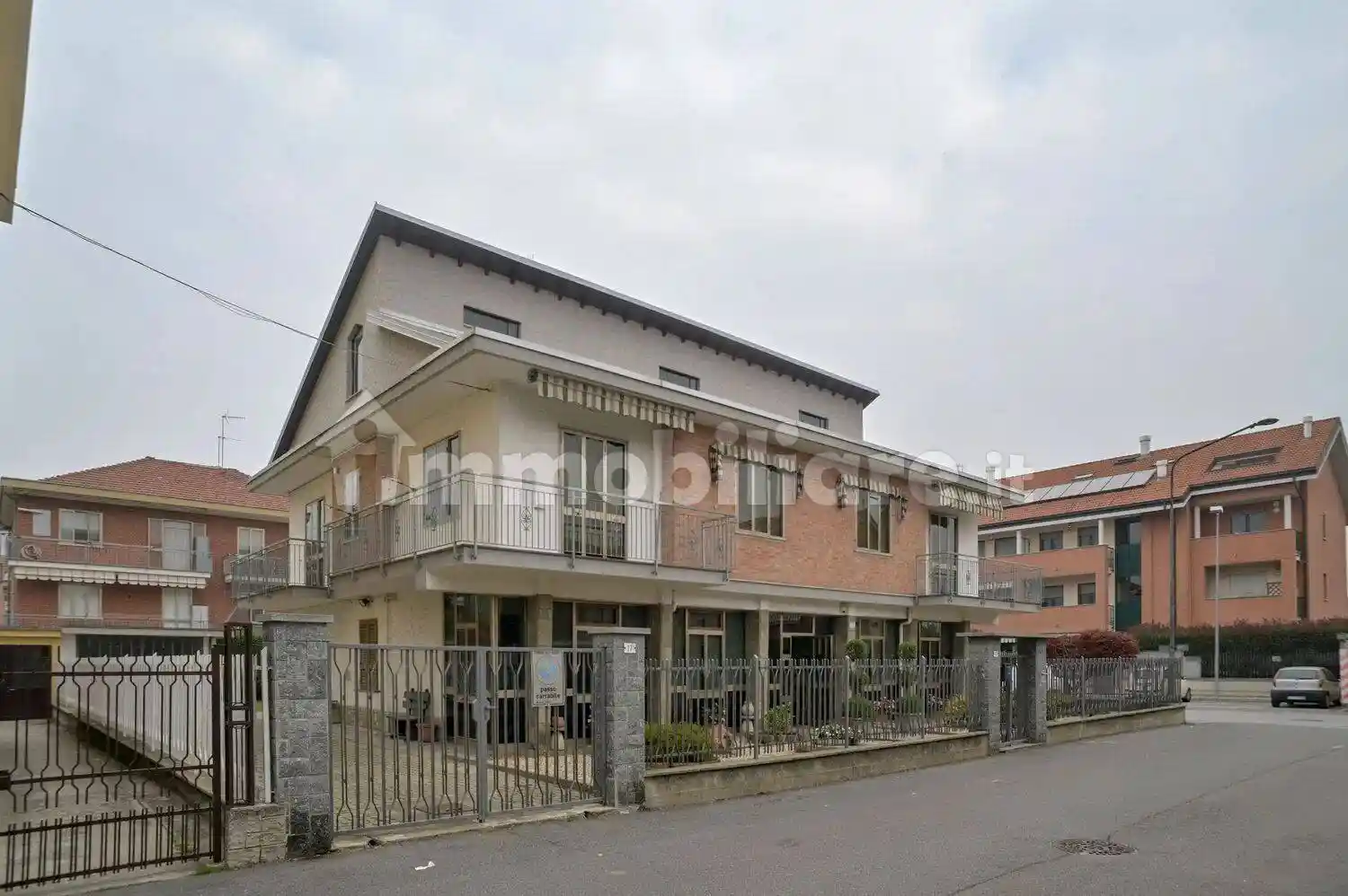 Villa in vendita a La Loggia
