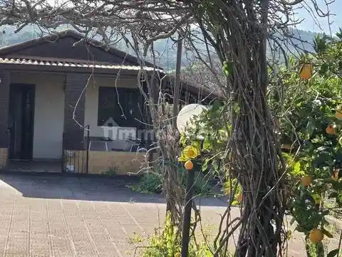 Villa in vendita a Campofelice di Roccella
