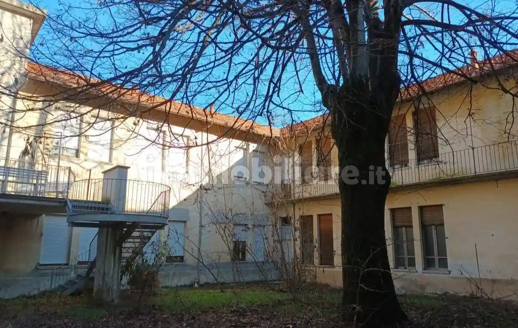 Palazzo - Stabile in vendita a Cortemilia