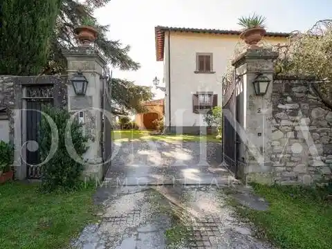 Villa in vendita a Pelago