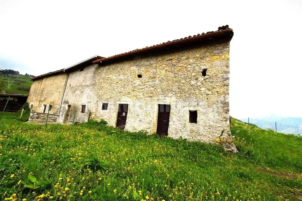 Rustico - Casale in vendita a Dossena