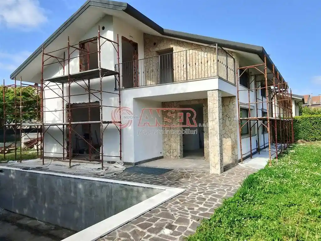 Villa in vendita a Casatenovo