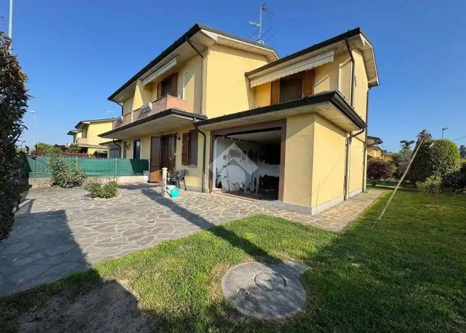 Villetta a schiera in vendita a Torlino Vimercati