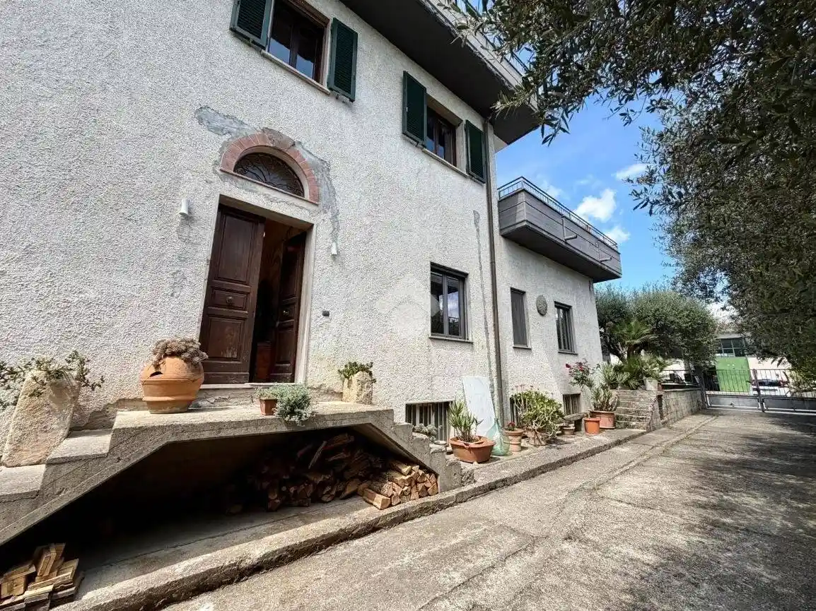 Casa indipendente in vendita a Pistoia
