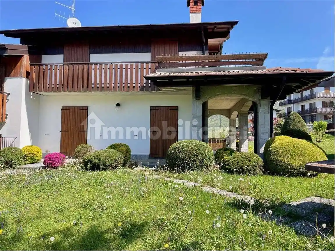 Villa in vendita a Selvino