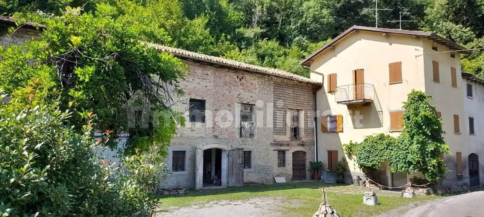 Rustico - Casale in vendita a Castelnovo Ne' Monti