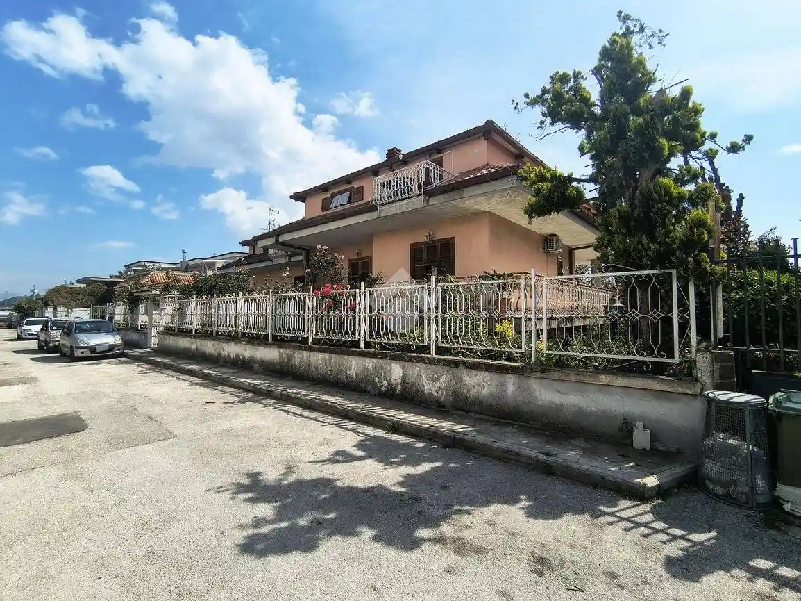 Villa in vendita a Pomigliano d'Arco