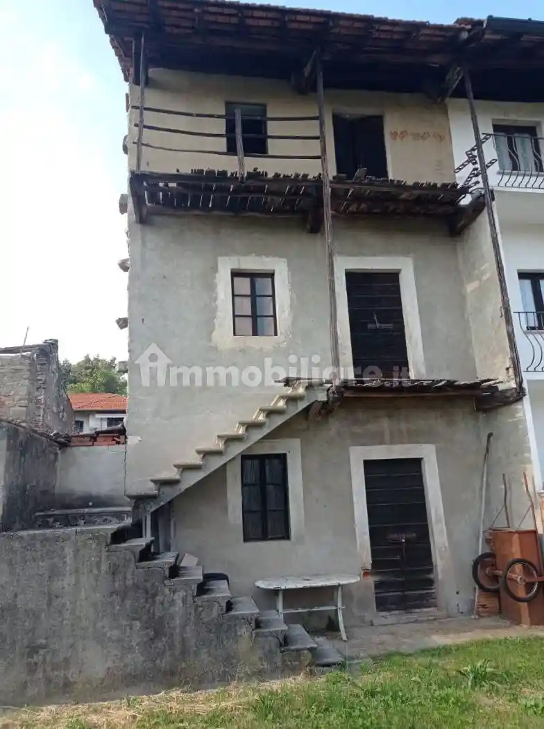 Rustico - Casale in vendita a Varallo Pombia