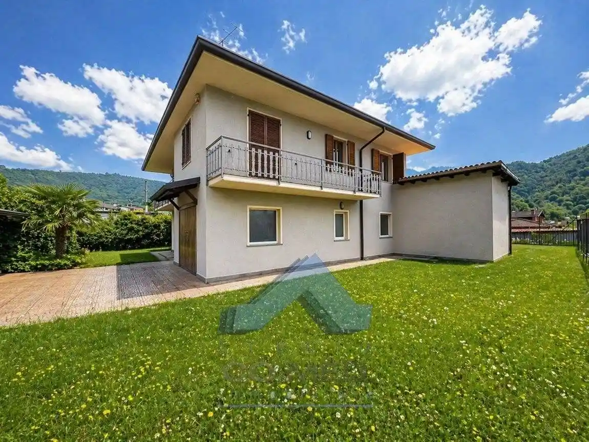 Villa in vendita a Zandobbio