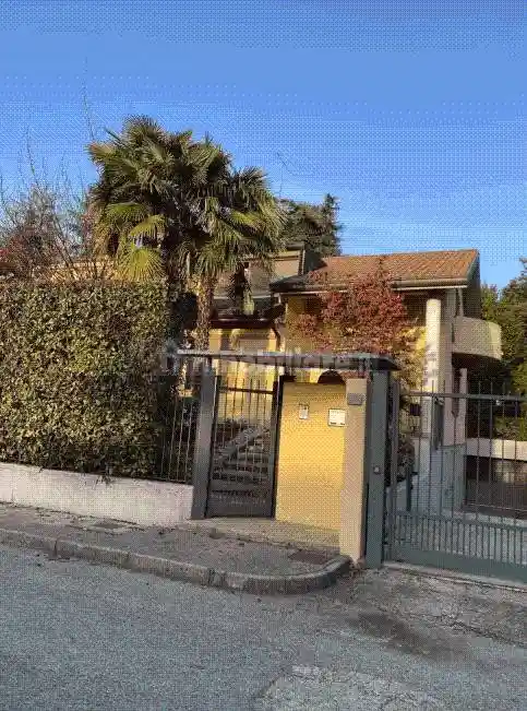 Villa in vendita a Verano Brianza