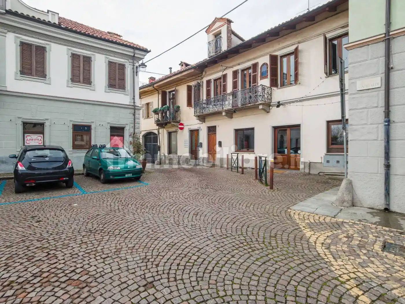 Palazzo - Edificio in vendita a Rivoli