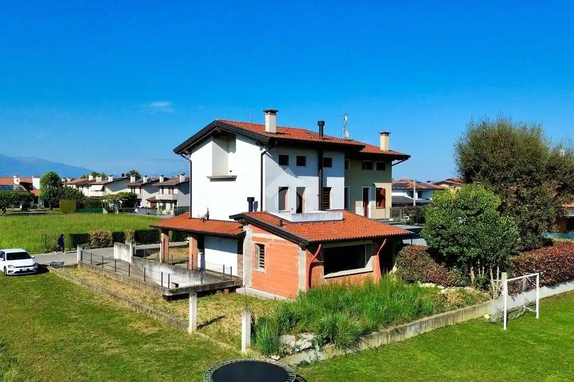 Villa in vendita a Tezze sul Brenta