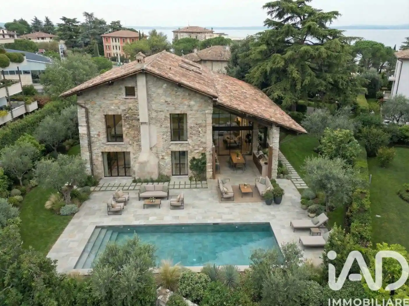 Palazzo - Edificio in vendita a Desenzano del Garda