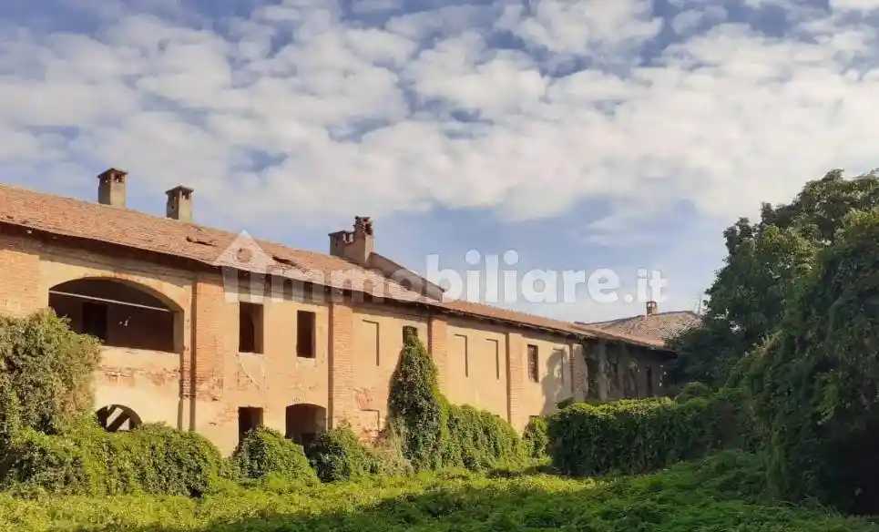 Palazzo - Edificio in vendita a Vernate