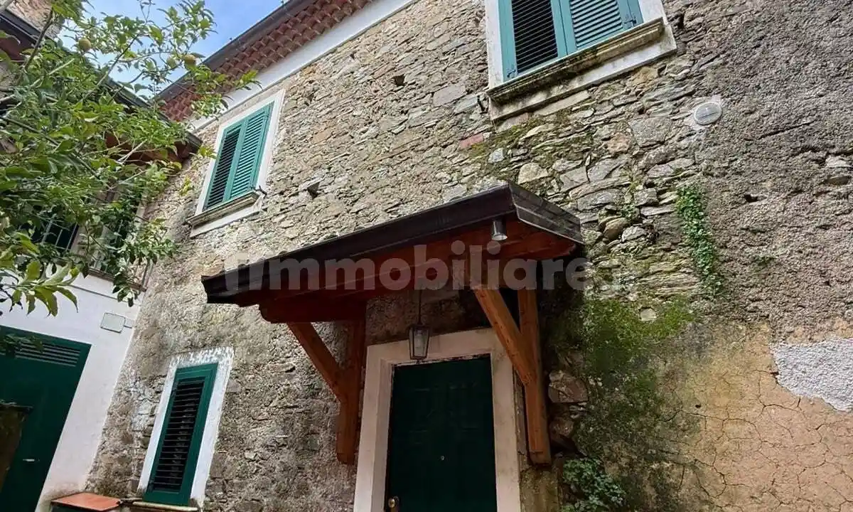 Appartamento in vendita a Lustra