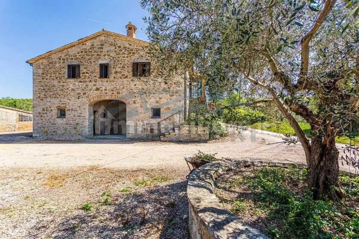 Rustico - Casale in vendita a Todi