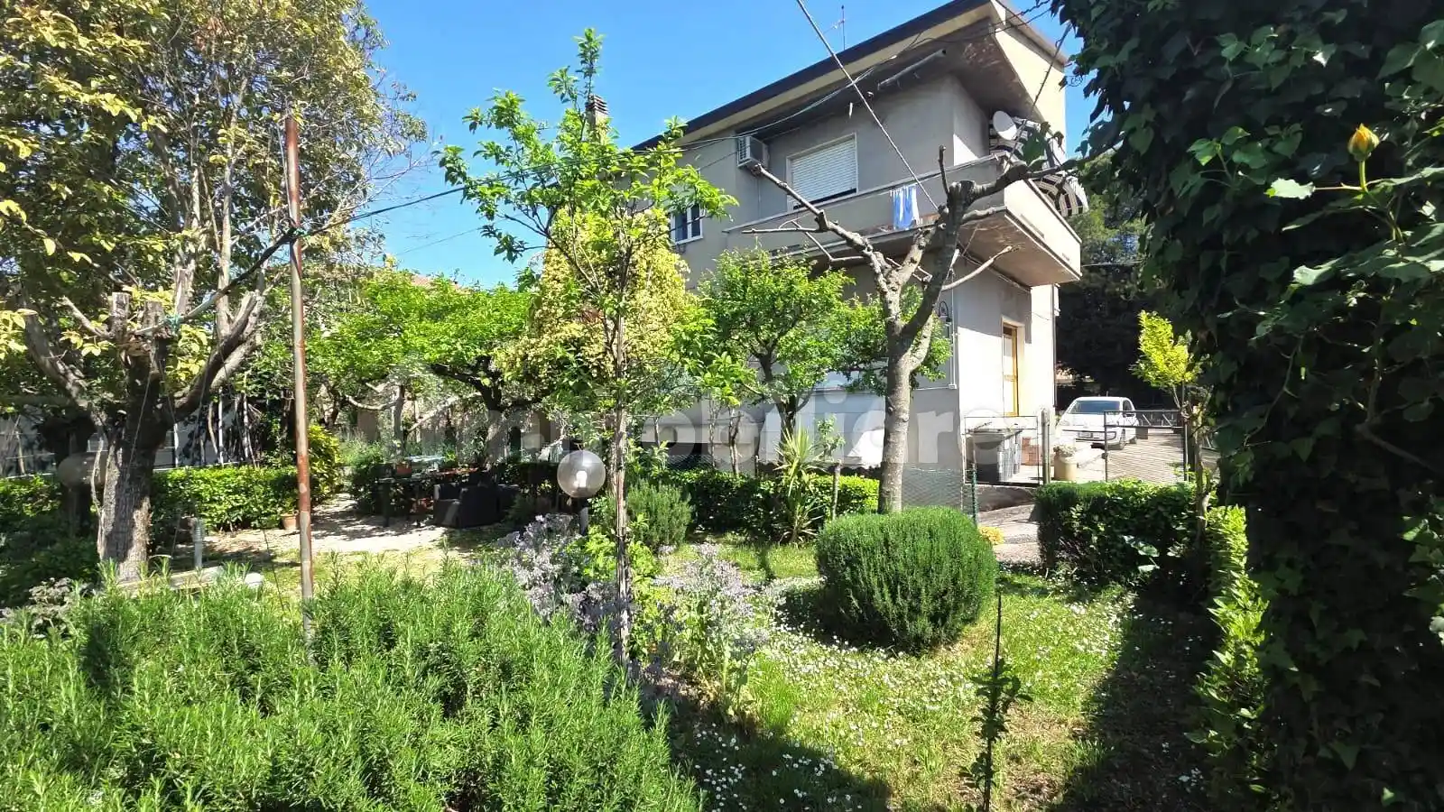Casa indipendente in vendita a Foligno