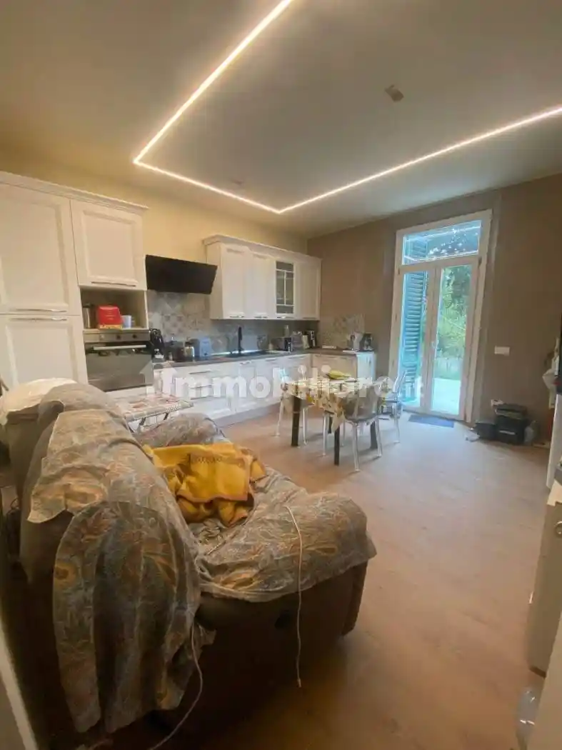 Casa indipendente in vendita a Campi Bisenzio