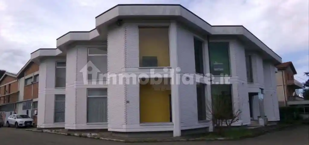 Palazzo - Stabile in vendita a Cavriago