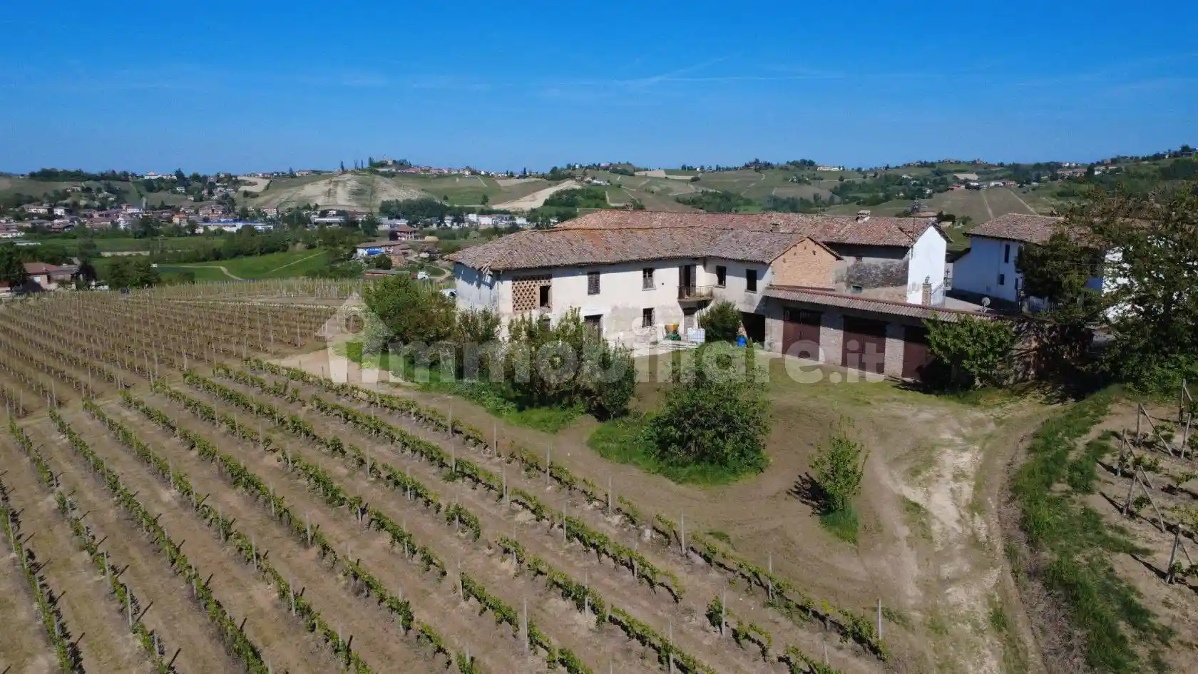 Rustico - Casale in vendita a Castiglione Tinella