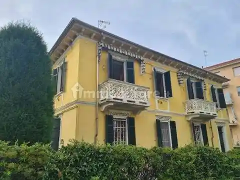 Villa in vendita a Valenza