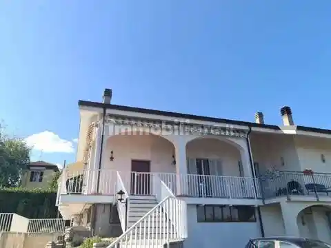 Villa in vendita a Valenza