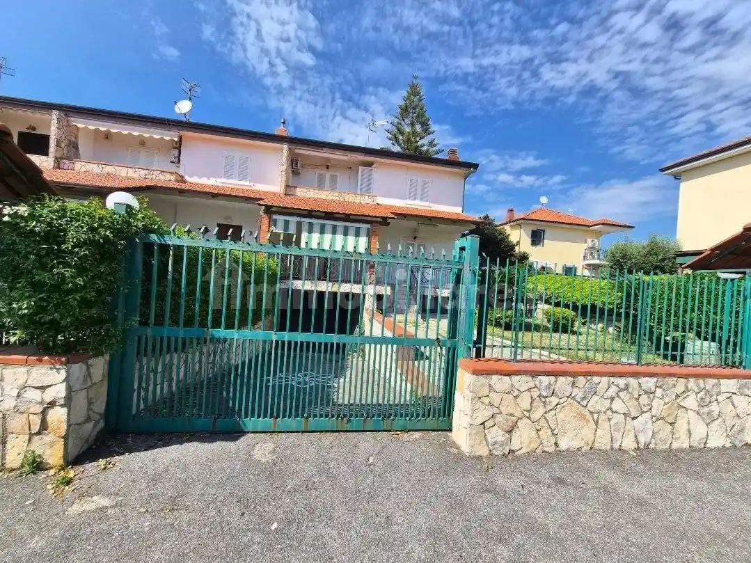 Villetta a schiera in vendita a Giugliano in Campania