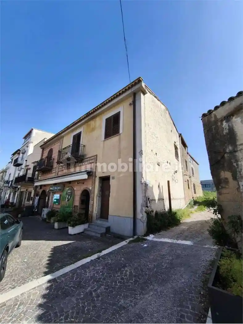 Palazzo - Edificio in vendita a Carini