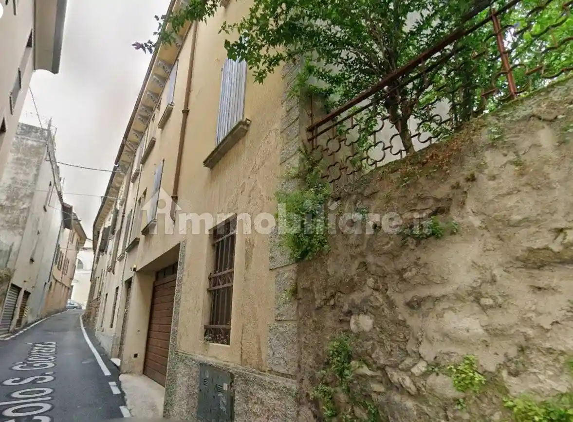 Casa indipendente in vendita a Desenzano del Garda