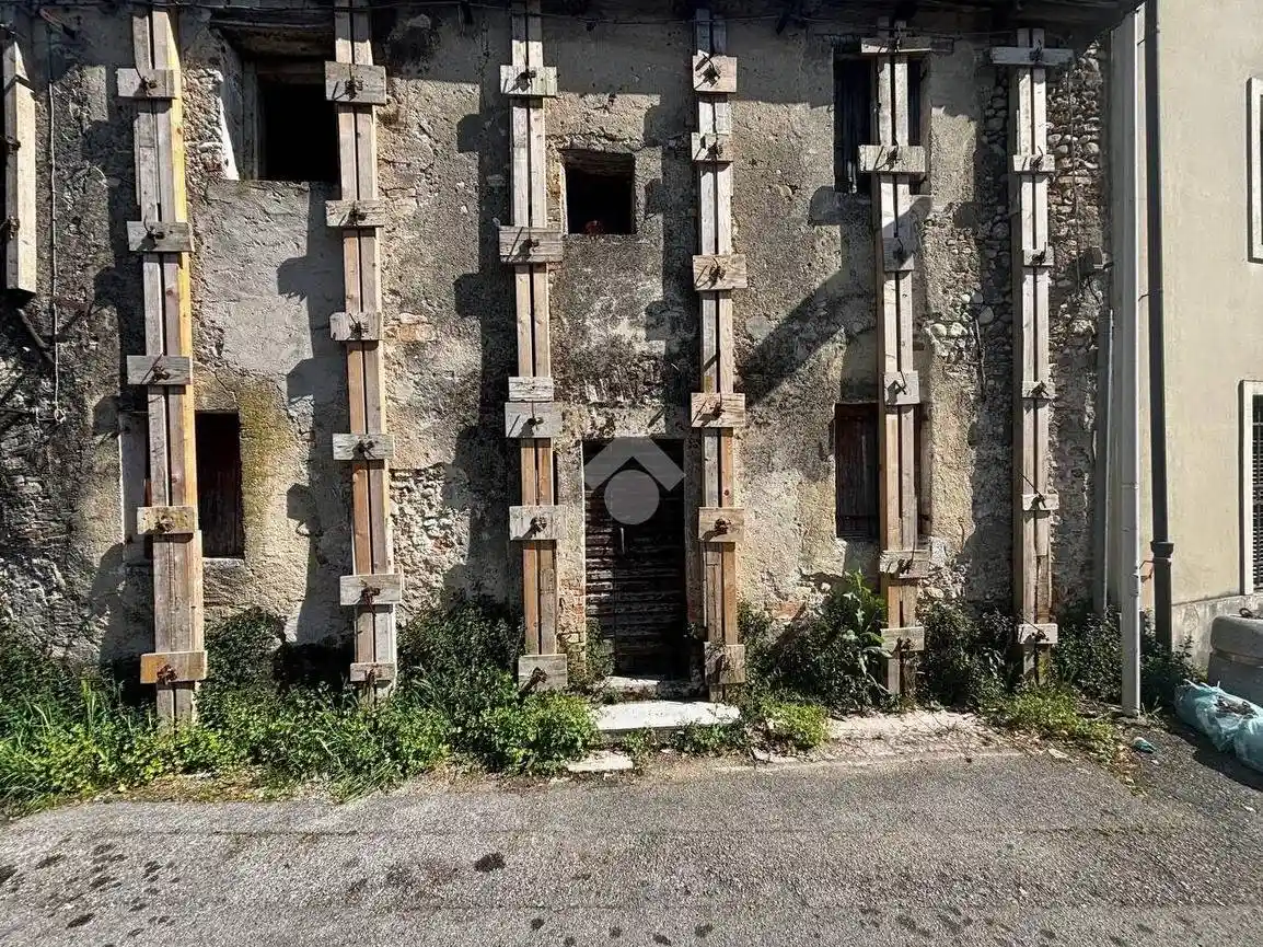 Rustico - Casale in vendita a San Vendemiano