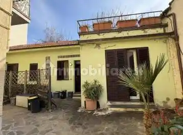 Casa indipendente in vendita a Prato