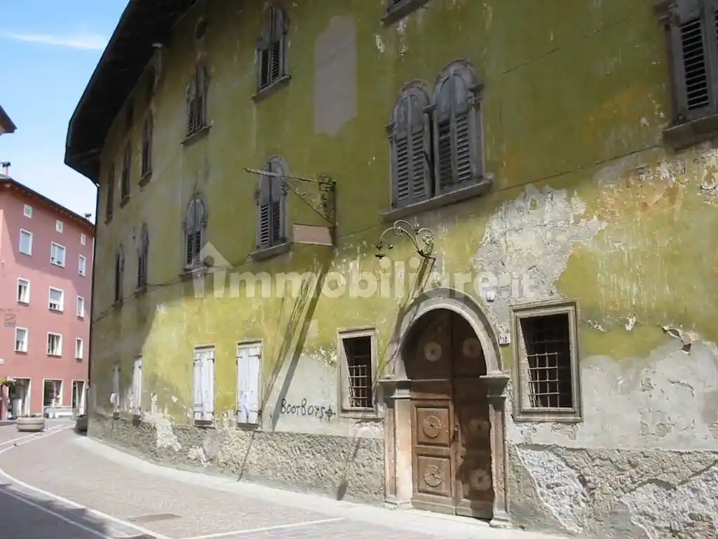 Palazzo - Edificio in vendita a Pergine Valsugana