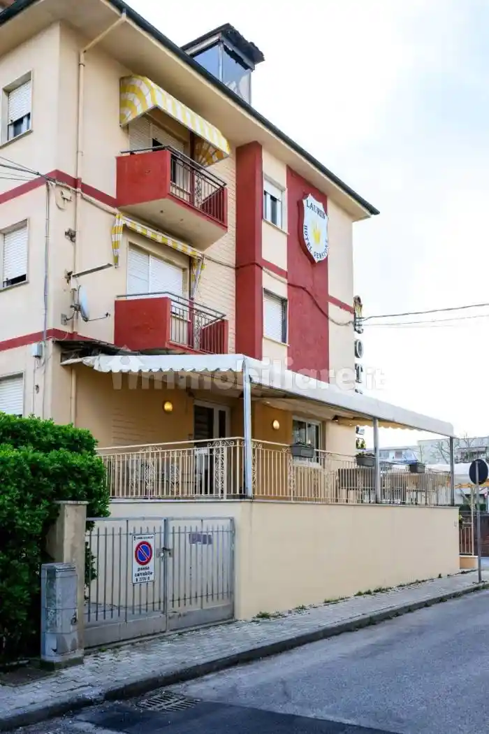 Palazzo - Edificio in vendita a Camaiore