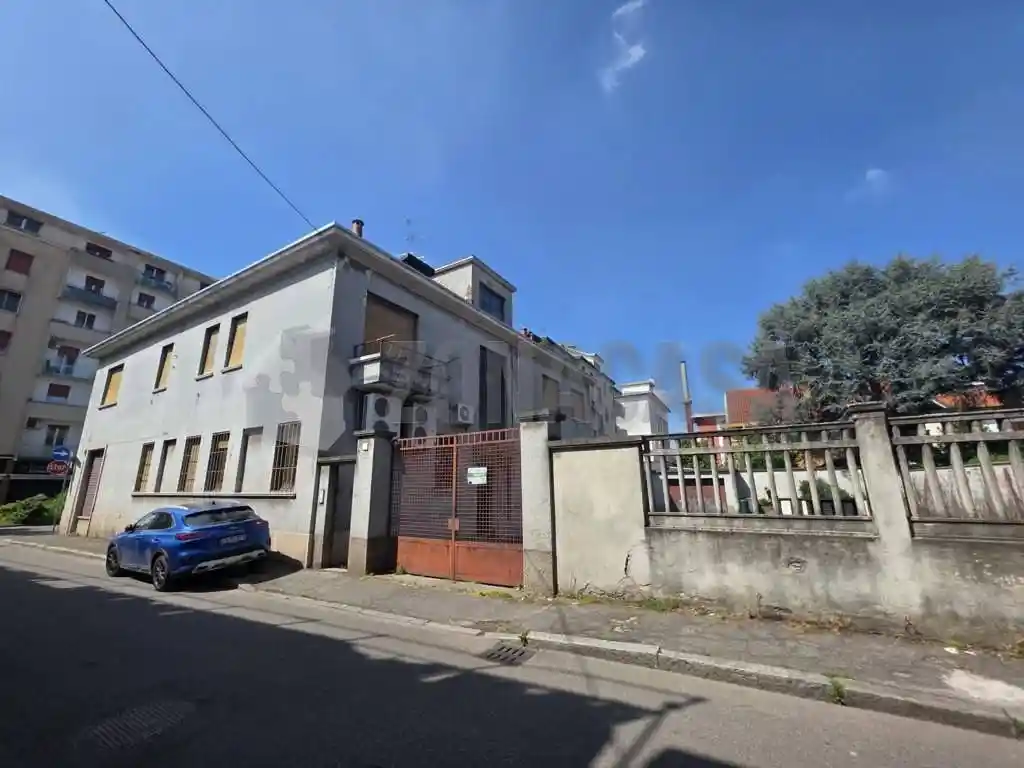 Palazzo - Edificio in vendita a Busto Arsizio