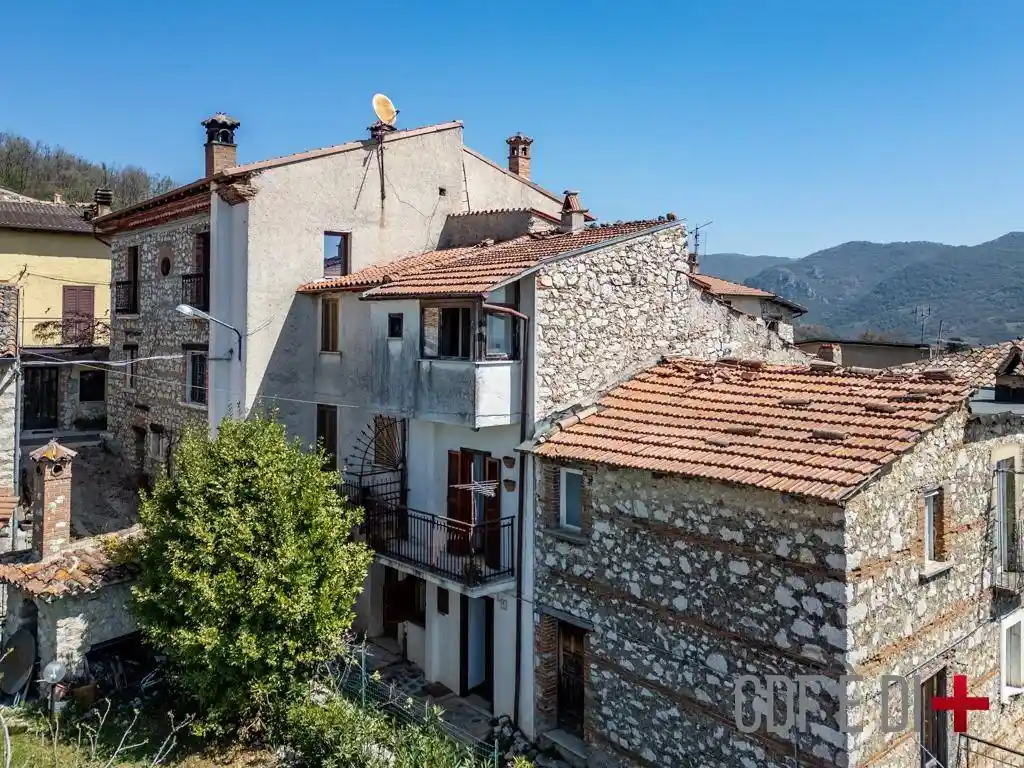 Casa indipendente in vendita a Fiamignano