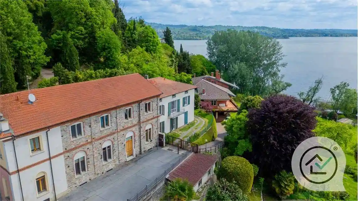 Casa indipendente in vendita a Biandronno