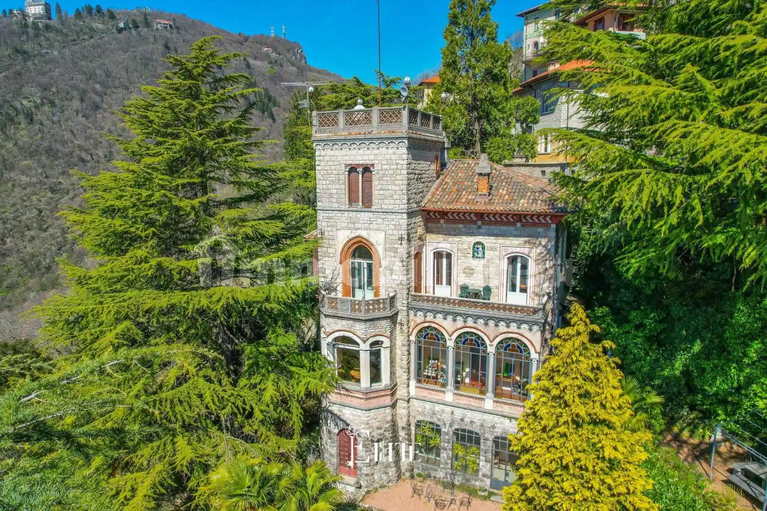 Villa in vendita a Varese